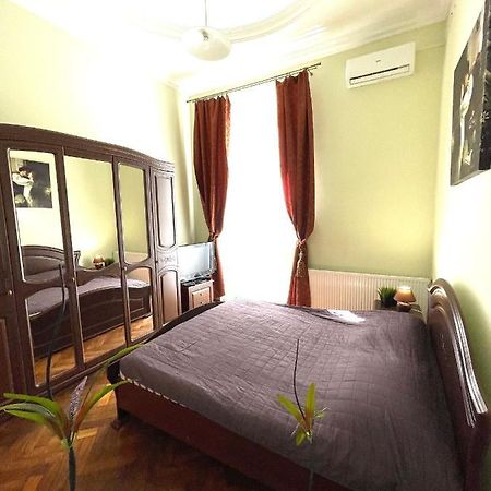 3 Rooms Apartments In The City Centr 리비프 외부 사진