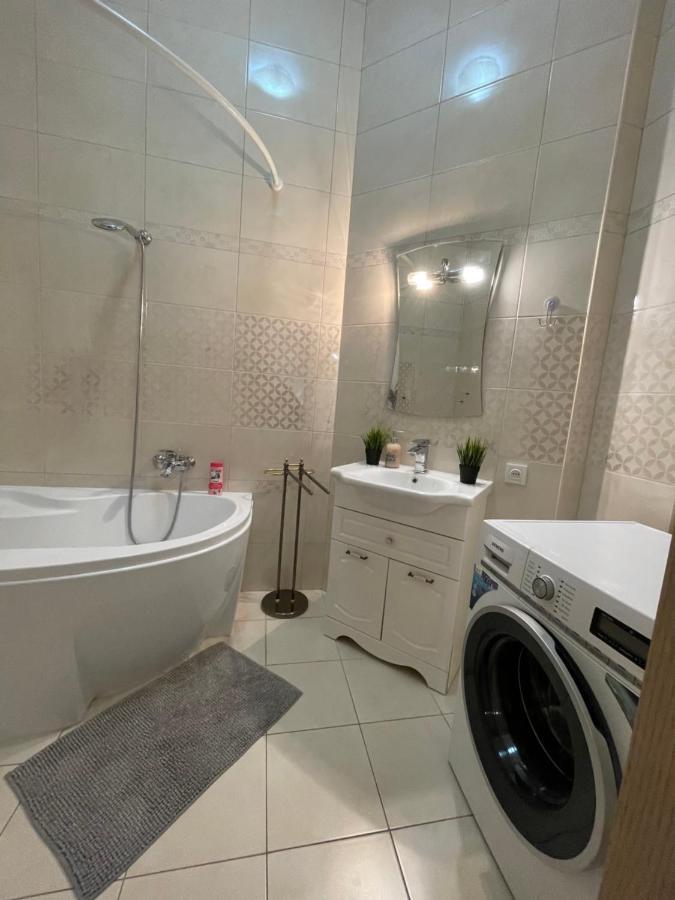 3 Rooms Apartments In The City Centr 리비프 외부 사진