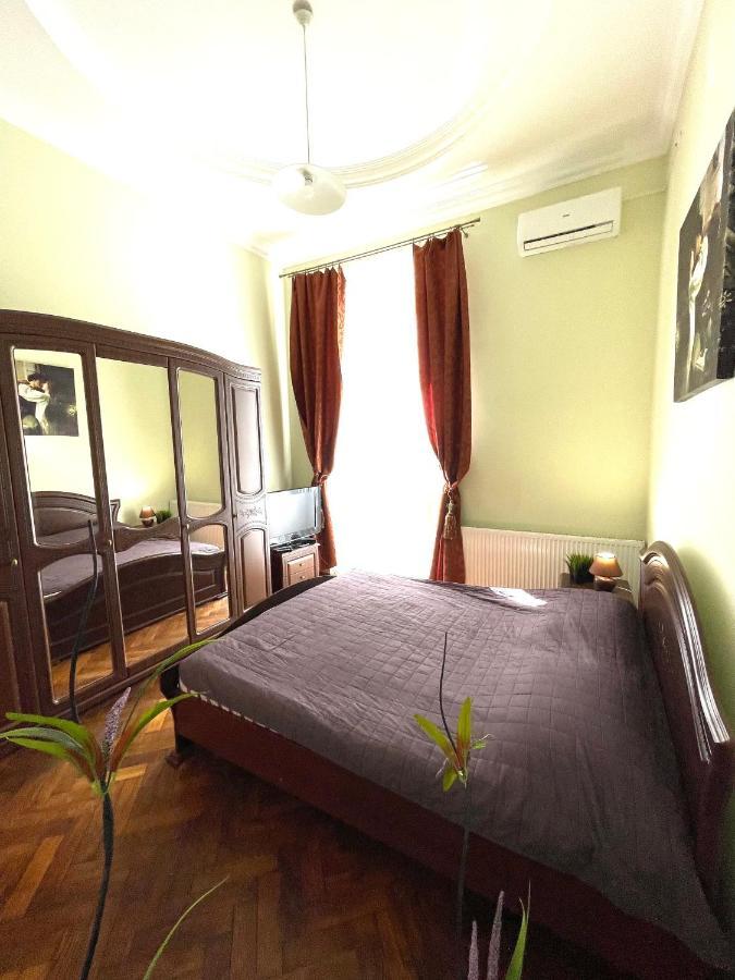 3 Rooms Apartments In The City Centr 리비프 외부 사진
