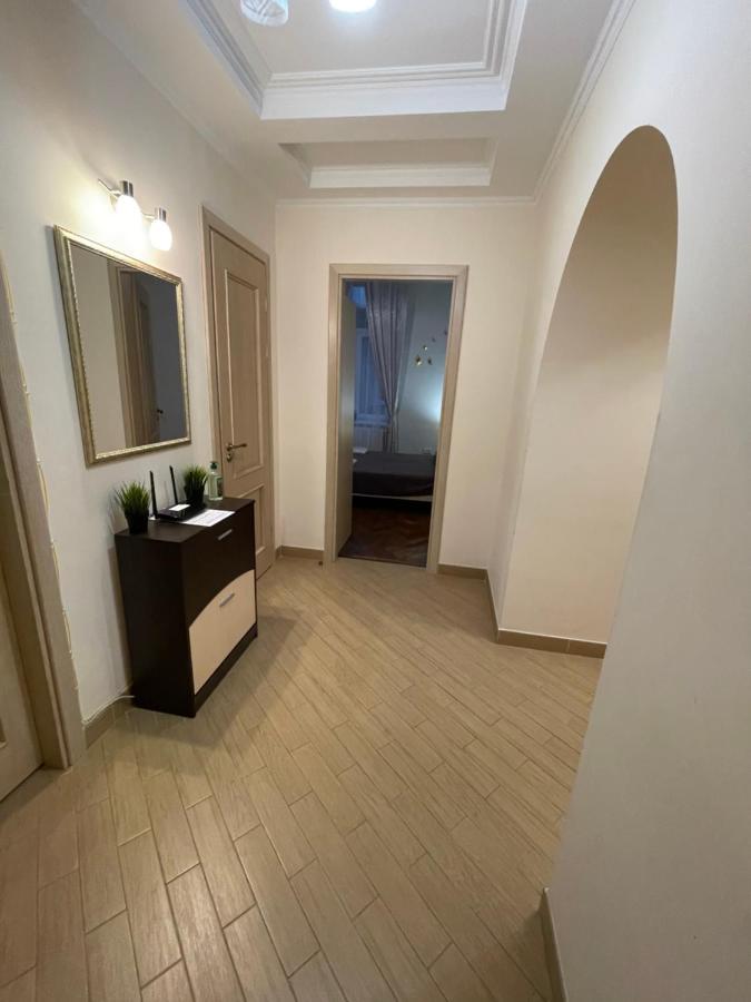 3 Rooms Apartments In The City Centr 리비프 외부 사진