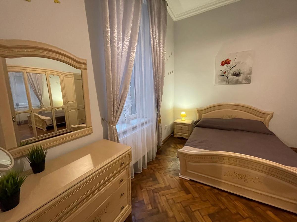 3 Rooms Apartments In The City Centr 리비프 외부 사진
