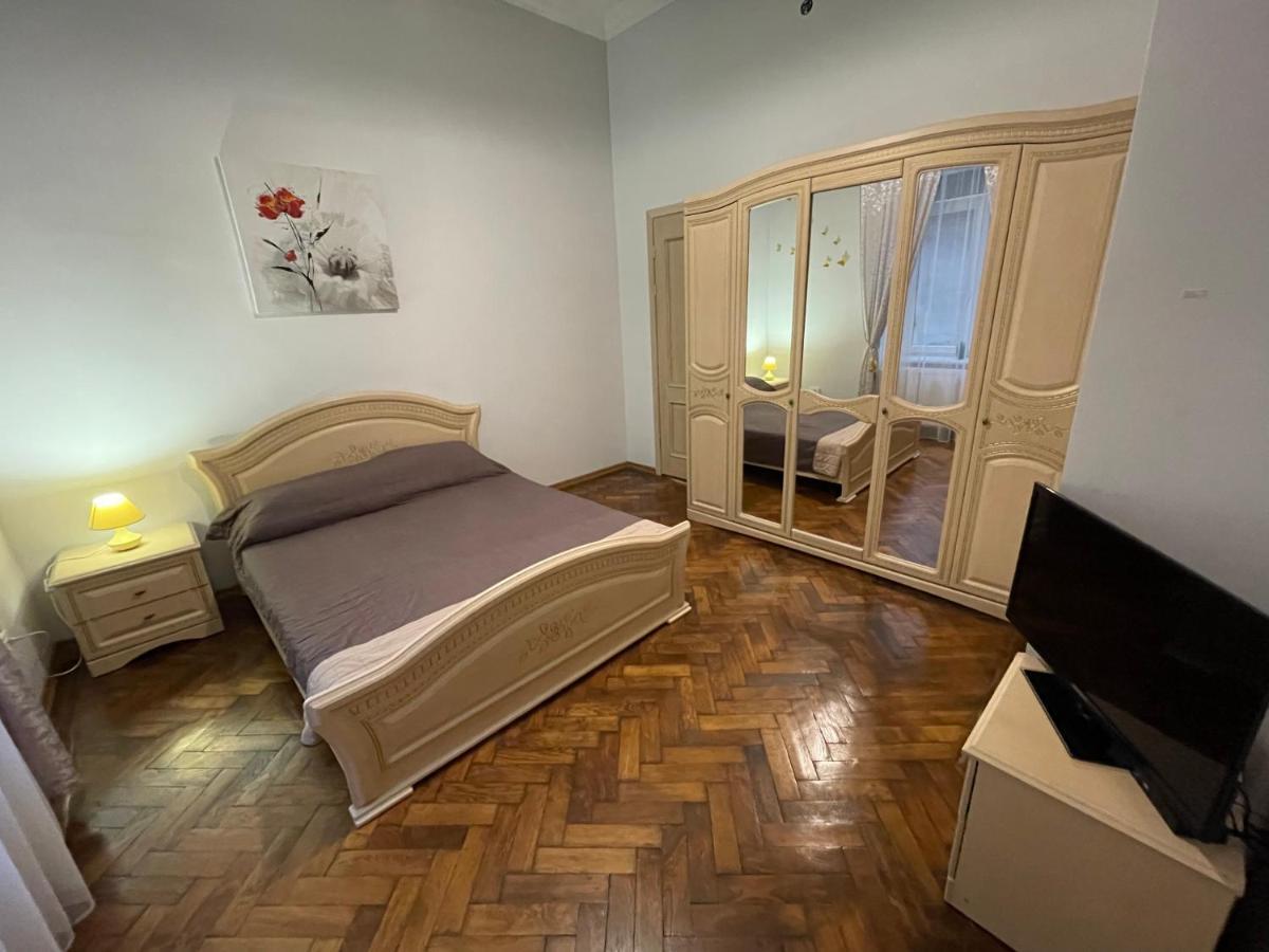 3 Rooms Apartments In The City Centr 리비프 외부 사진