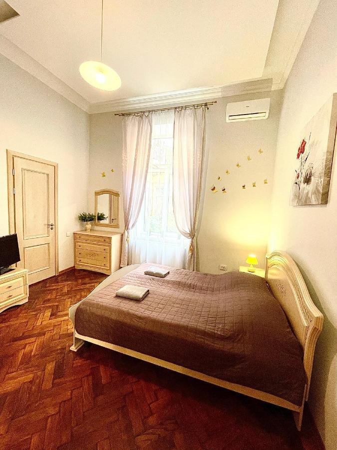 3 Rooms Apartments In The City Centr 리비프 외부 사진