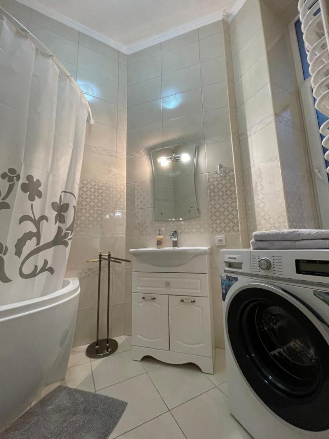 3 Rooms Apartments In The City Centr 리비프 외부 사진