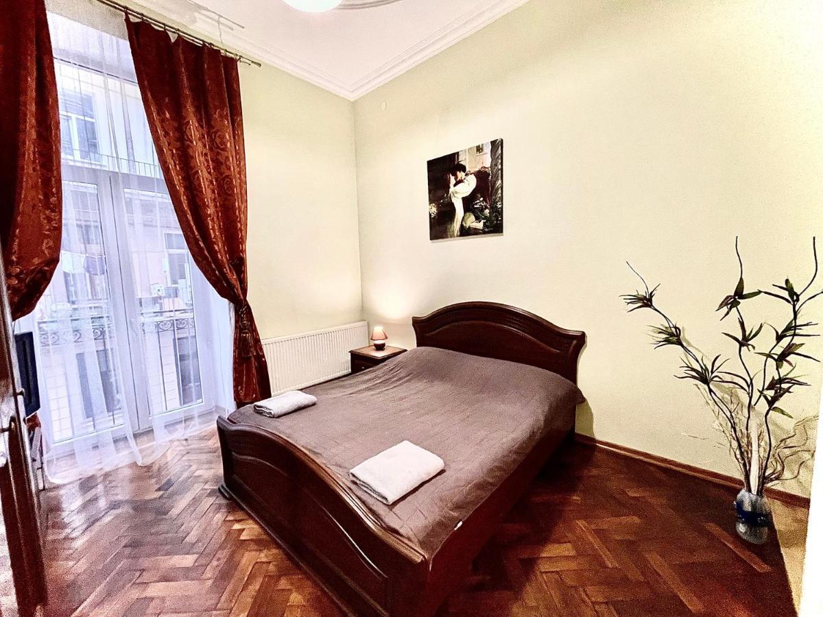 3 Rooms Apartments In The City Centr 리비프 외부 사진
