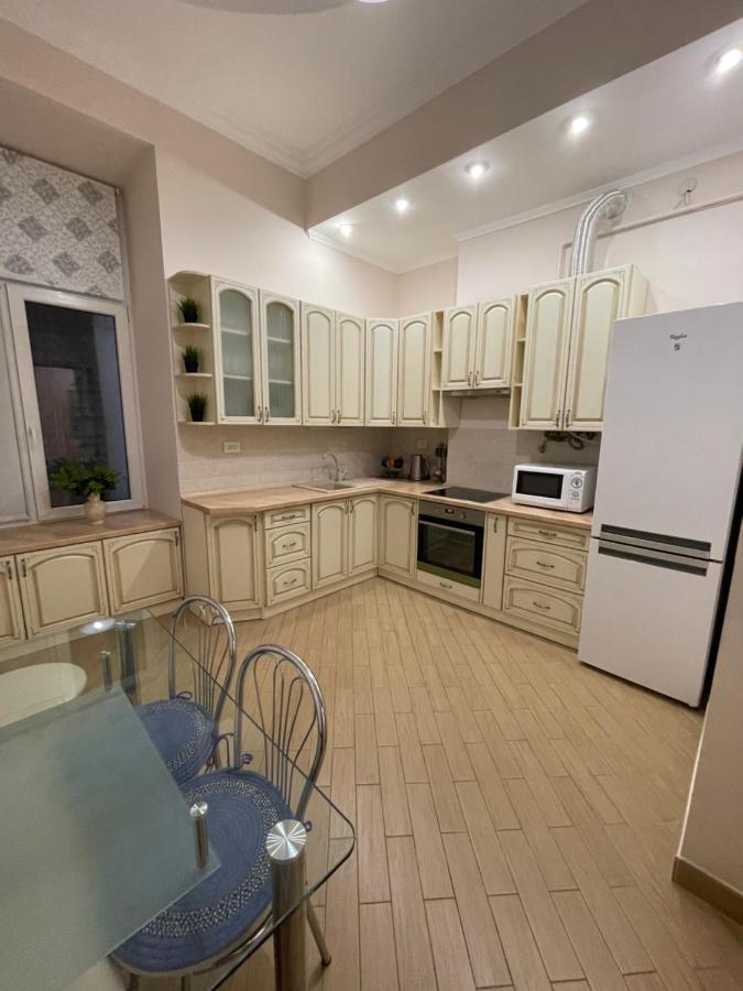 3 Rooms Apartments In The City Centr 리비프 외부 사진