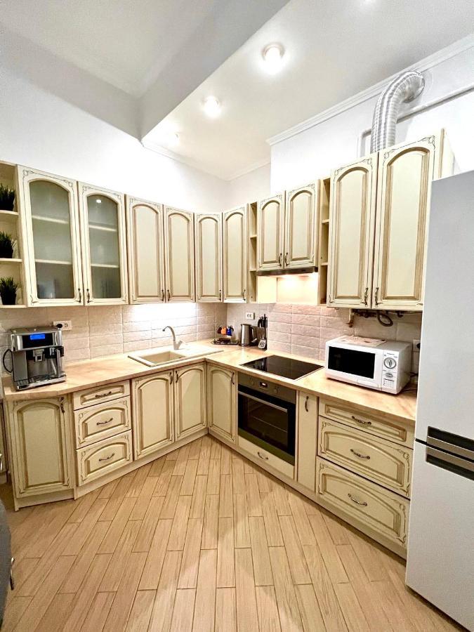 3 Rooms Apartments In The City Centr 리비프 외부 사진