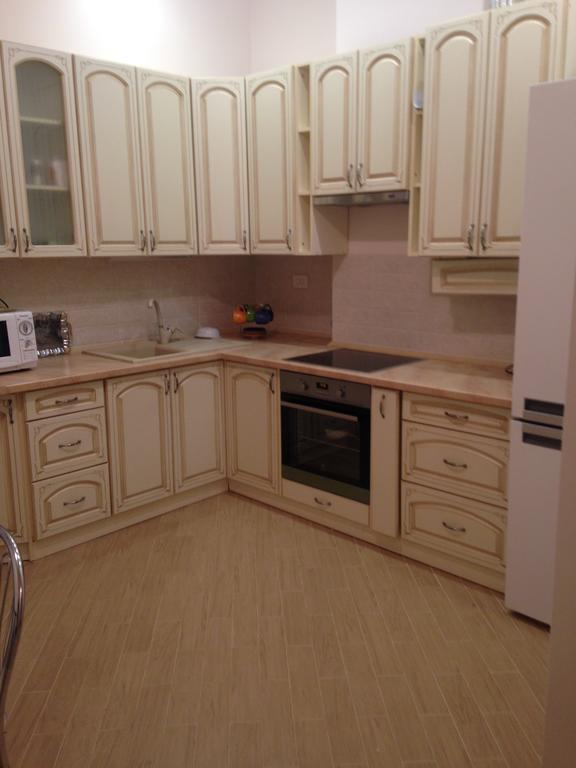 3 Rooms Apartments In The City Centr 리비프 외부 사진