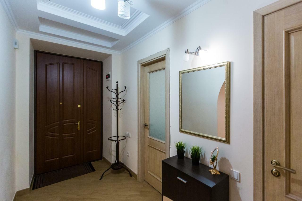 3 Rooms Apartments In The City Centr 리비프 외부 사진