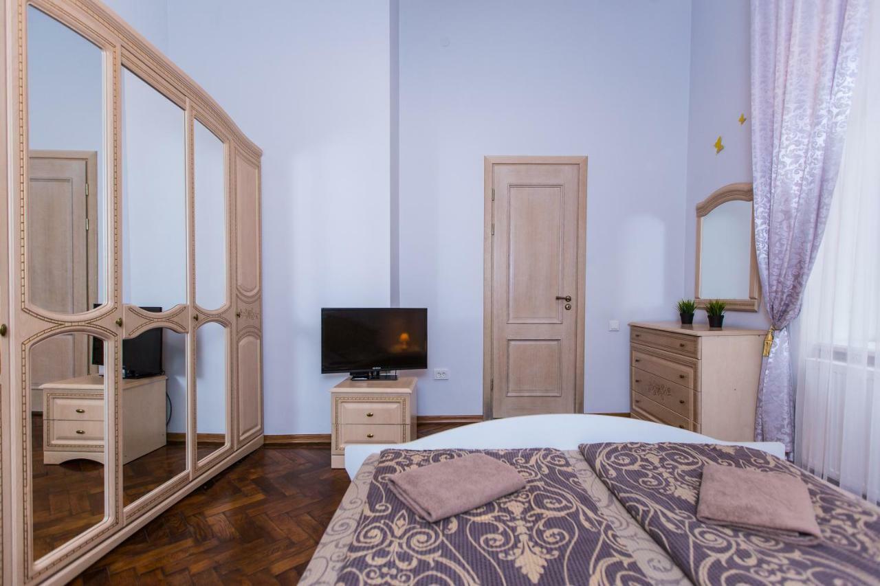 3 Rooms Apartments In The City Centr 리비프 외부 사진