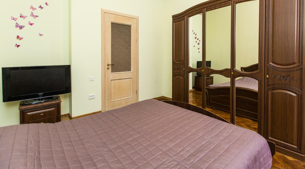3 Rooms Apartments In The City Centr 리비프 외부 사진