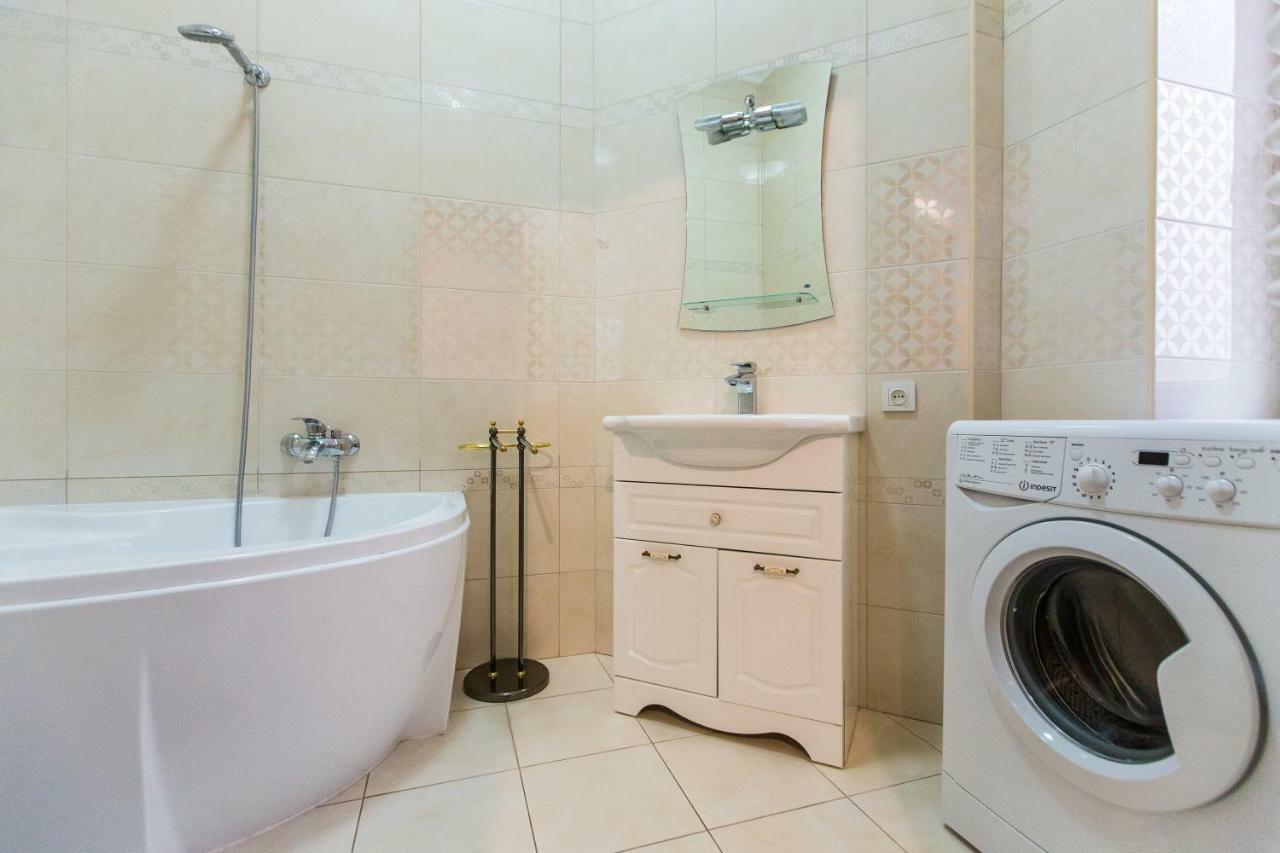 3 Rooms Apartments In The City Centr 리비프 외부 사진