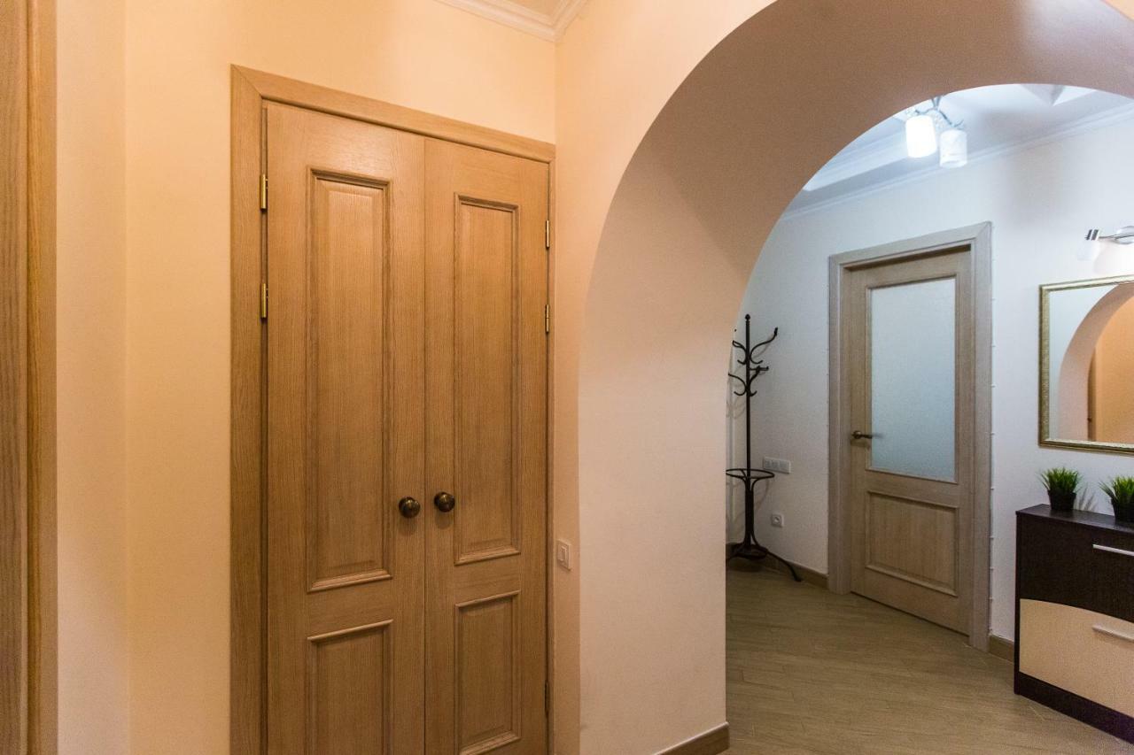 3 Rooms Apartments In The City Centr 리비프 외부 사진