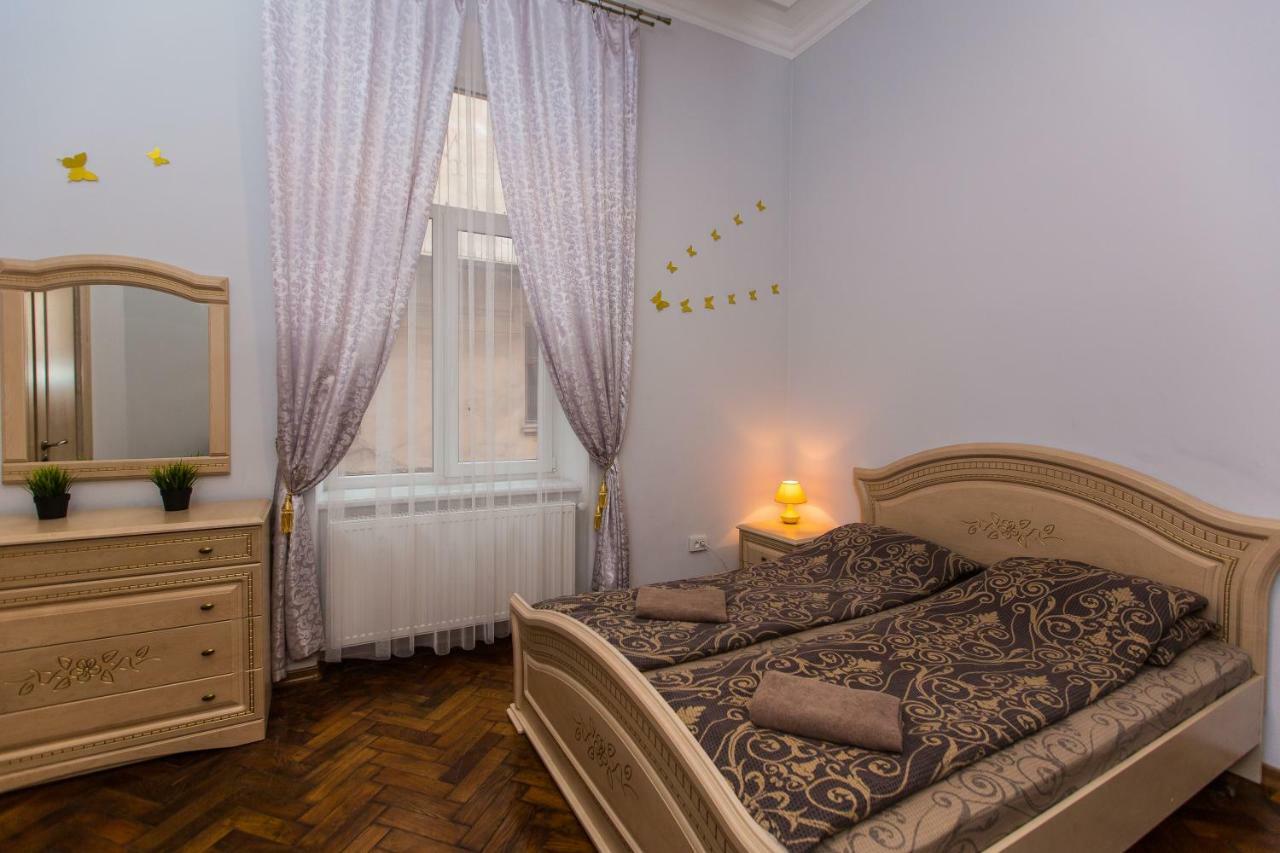 3 Rooms Apartments In The City Centr 리비프 외부 사진