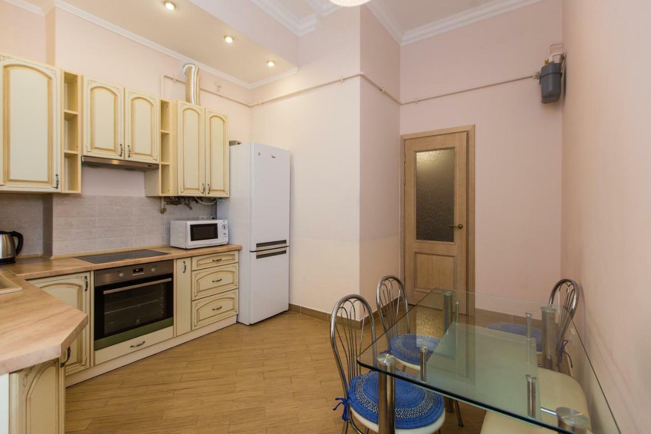 3 Rooms Apartments In The City Centr 리비프 외부 사진