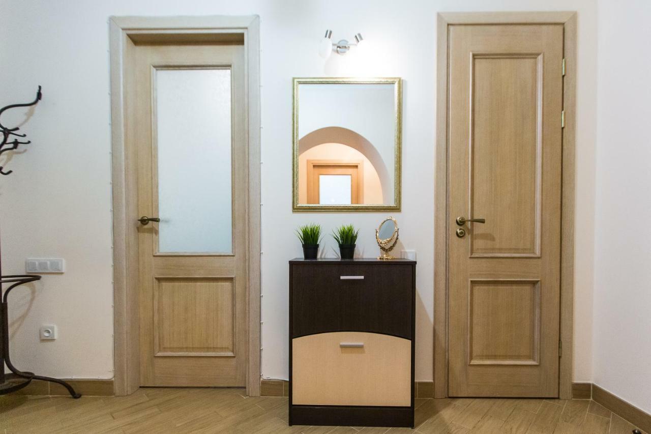 3 Rooms Apartments In The City Centr 리비프 외부 사진