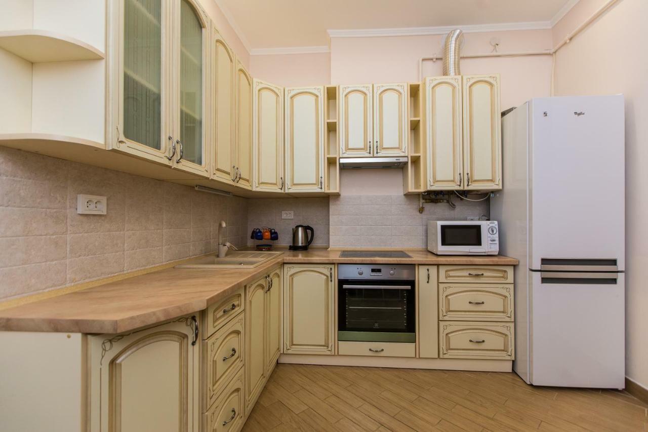3 Rooms Apartments In The City Centr 리비프 외부 사진