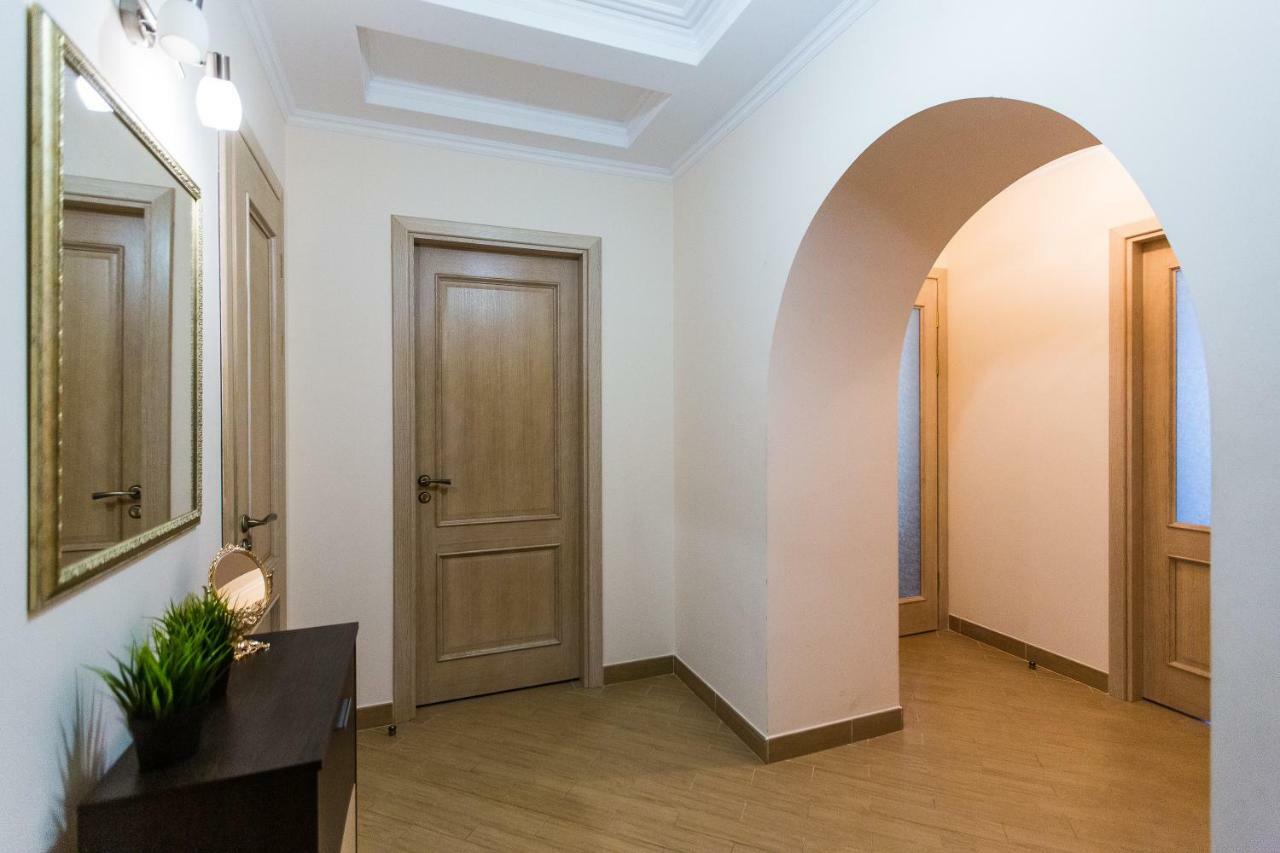 3 Rooms Apartments In The City Centr 리비프 외부 사진