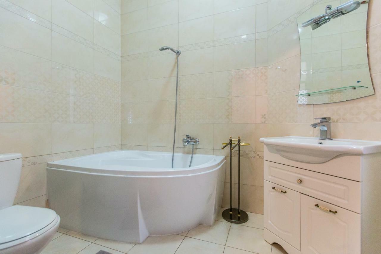 3 Rooms Apartments In The City Centr 리비프 외부 사진