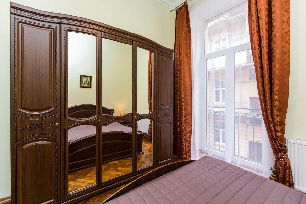3 Rooms Apartments In The City Centr 리비프 외부 사진