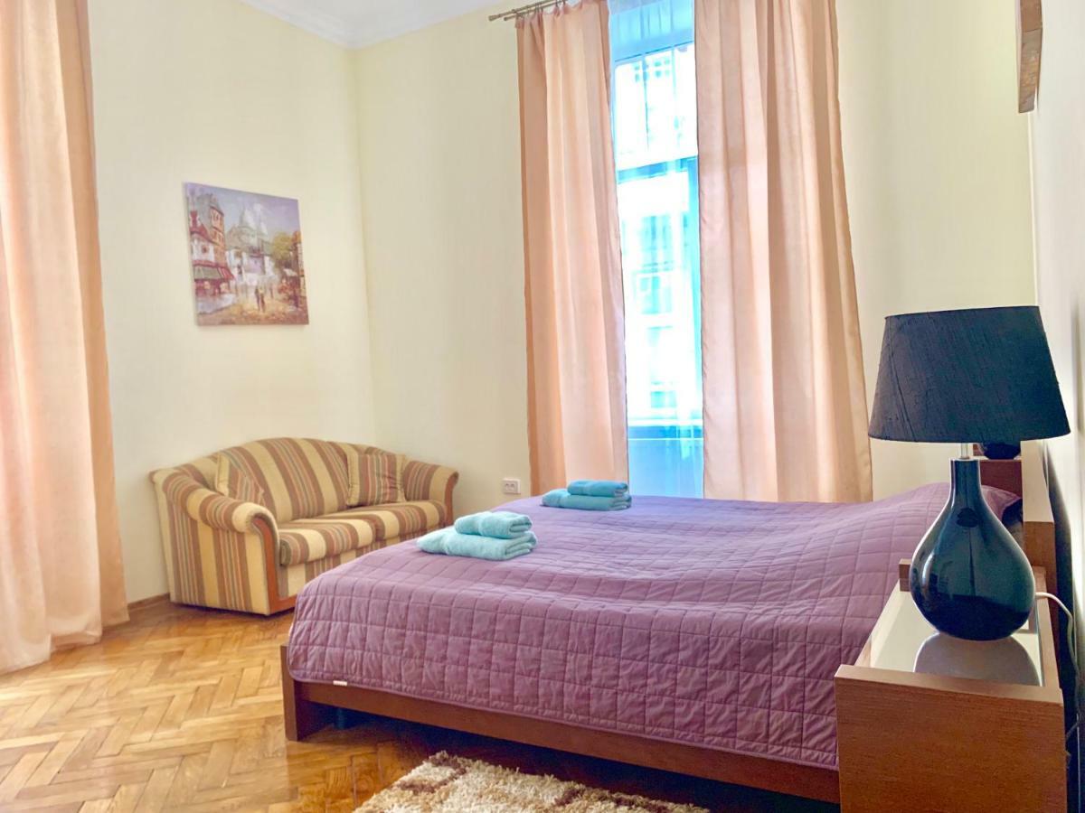 3 Rooms Apartments In The City Centr 리비프 외부 사진