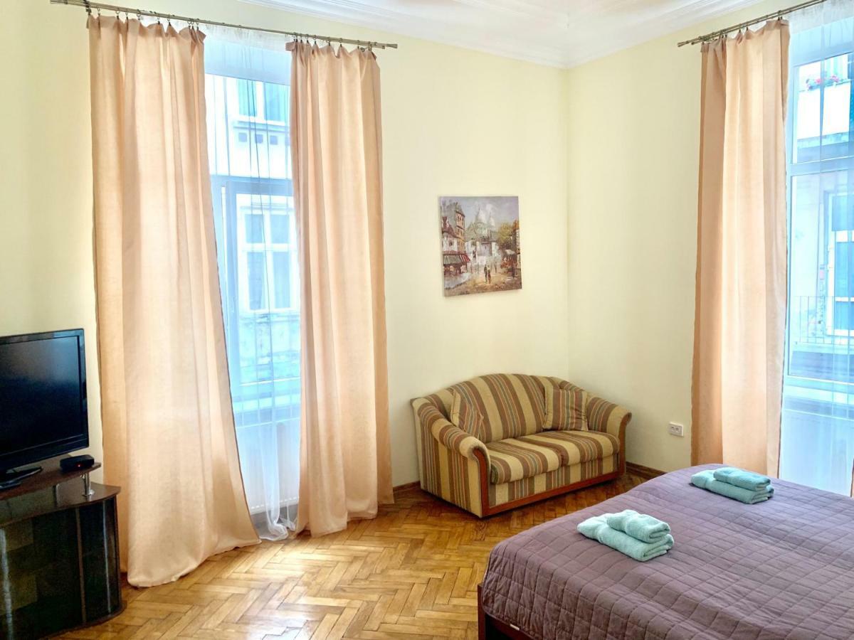 3 Rooms Apartments In The City Centr 리비프 외부 사진