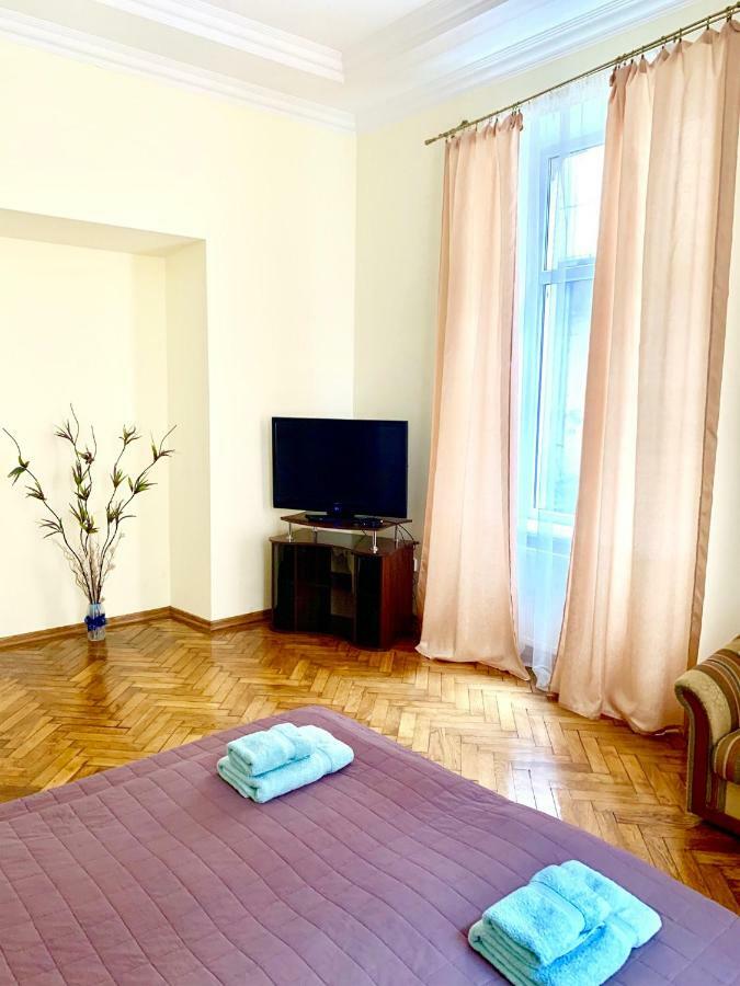 3 Rooms Apartments In The City Centr 리비프 외부 사진